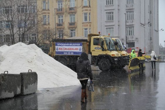 İstanbul'da kar yağışı etkili oldu