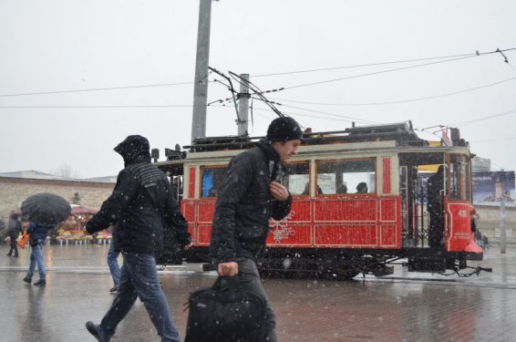 İstanbul'da kar yağışı etkili oldu