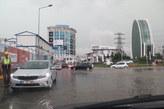 İstanbul'da sağanak yağmur etkisi