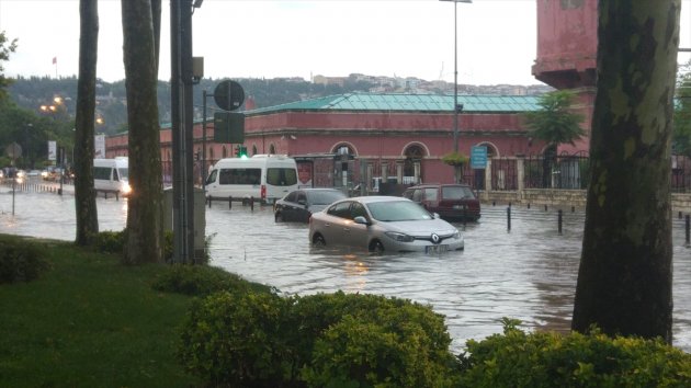 İstanbul'da sağanak yağmur etkisi