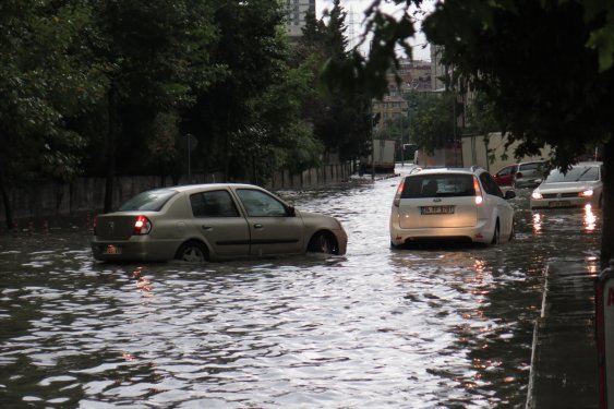 İstanbul'da sağanak yağmur etkisi