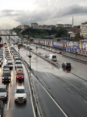 İstanbul'da sağanak yağmur etkisi