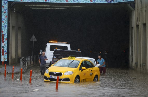 İstanbul'da sağanak yağmur etkisi