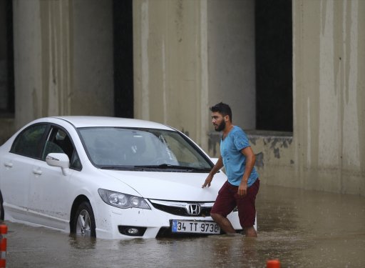 İstanbul'da sağanak yağmur etkisi
