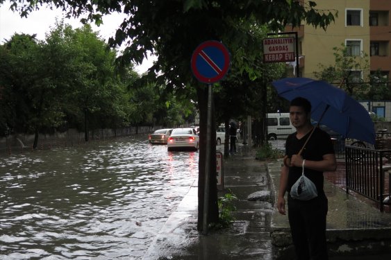 İstanbul'da sağanak yağmur etkisi