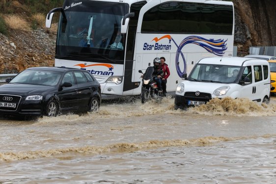 İstanbul'da sağanak yağmur etkisi