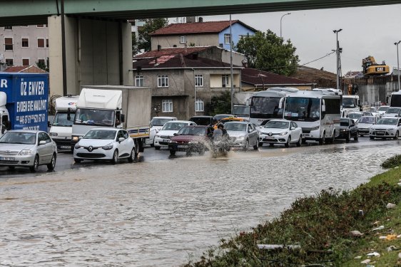 İstanbul'da sağanak yağmur etkisi