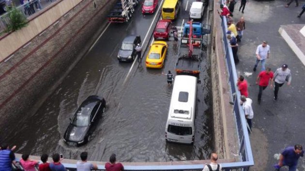 İstanbul'da sağanak yağmur etkisi