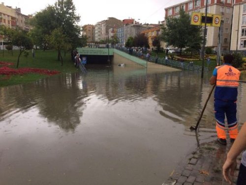 İstanbul'da sağanak yağmur etkisi