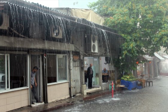 İstanbul'da sağanak yağmur etkisi