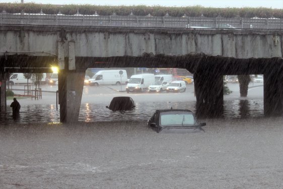 İstanbul'da sağanak yağmur etkisi
