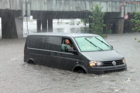 İstanbul'da sağanak yağmur etkisi