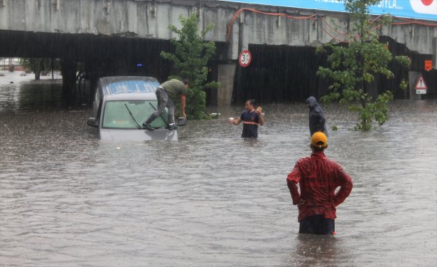 İstanbul'da sağanak yağmur etkisi