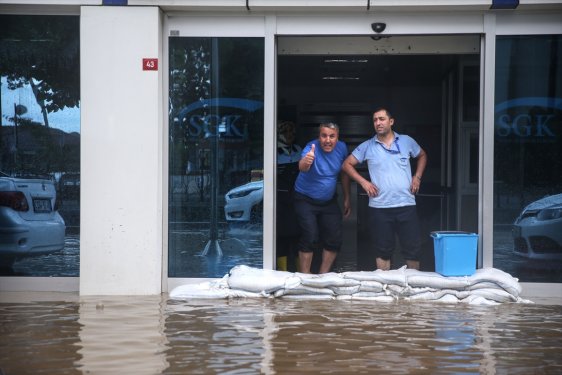 İstanbul'da sağanak yağmur etkisi