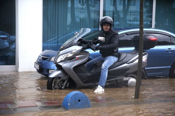 İstanbul'da sağanak yağmur etkisi