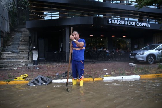 İstanbul'da sağanak yağmur etkisi