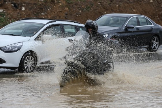 İstanbul'da sağanak yağmur etkisi