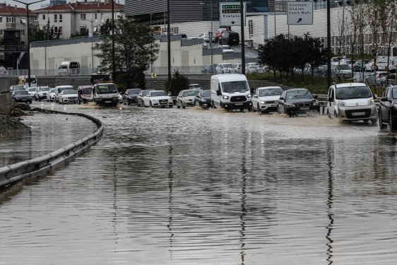 İstanbul'da sağanak yağmur etkisi