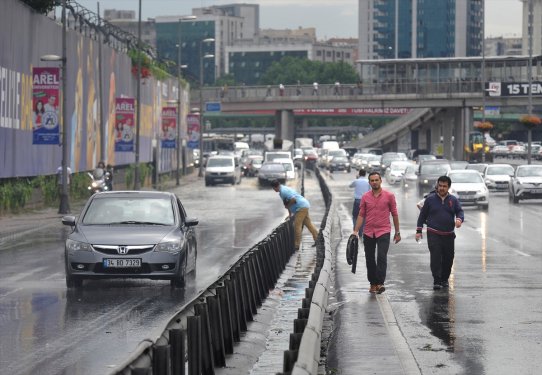 İstanbul'da sağanak yağmur etkisi