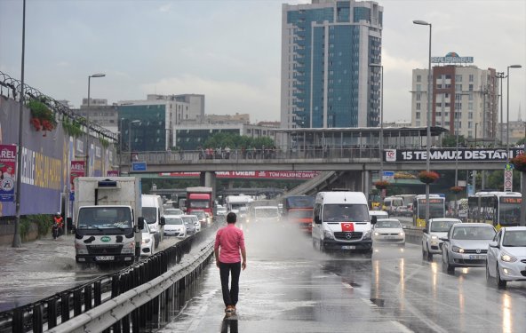 İstanbul'da sağanak yağmur etkisi
