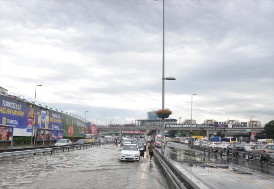 İstanbul'da sağanak yağmur etkisi