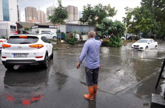 İstanbul'da sağanak yağmur etkisi