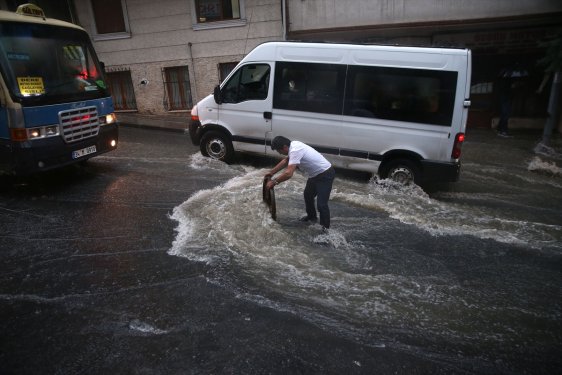 İstanbul'da sağanak yağmur etkisi