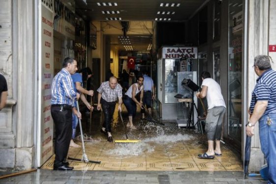 İstanbul'da sağanak yağmur etkisi