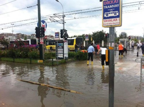 İstanbul'da sağanak yağmur etkisi