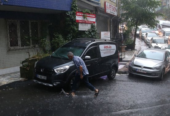 İstanbul'da sağanak yağmur etkisi