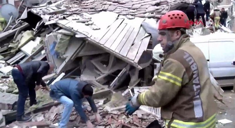 Kartal'da patlama sonrası 8 katlı bina çöktü