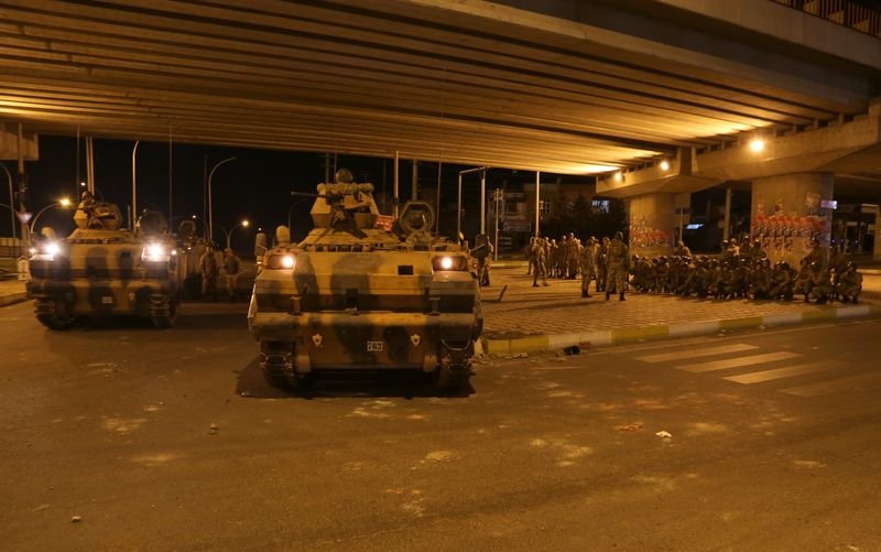 Asker Diyarbakır sokaklarında asayiş sağladı