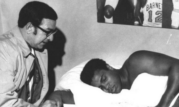 Muhammed Ali & Joe Frazier ile asrın boks maçı