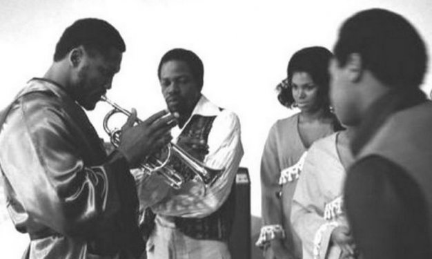 Muhammed Ali & Joe Frazier ile asrın boks maçı