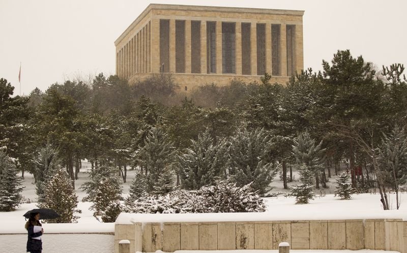 Ankara güne karla uyandı