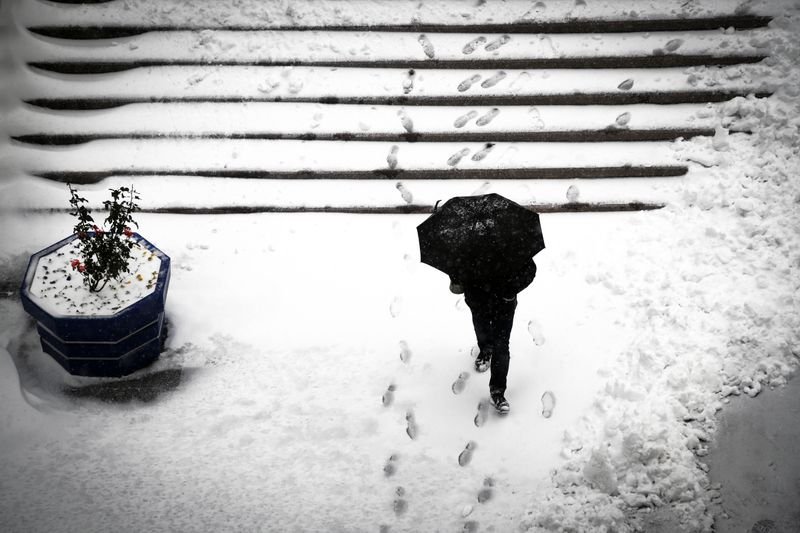 Ankara güne karla uyandı