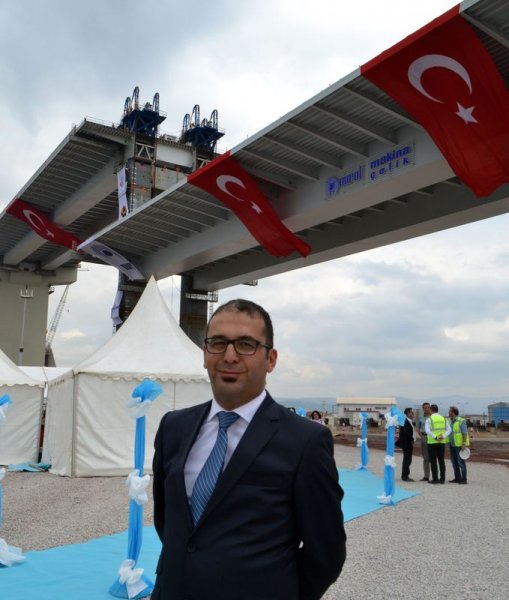 İzmit Körfez Geçiş Köprüsü'nün en ağır tabliyesi yerleştiriliyor