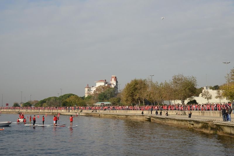 Kadıköy'de Ata'ya saygı zinciri