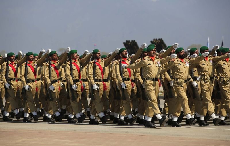 Pakistan yeni silahlarıyla gövde gösterisi yaptı