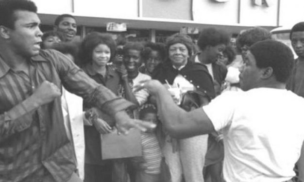 Muhammed Ali & Joe Frazier ile asrın boks maçı