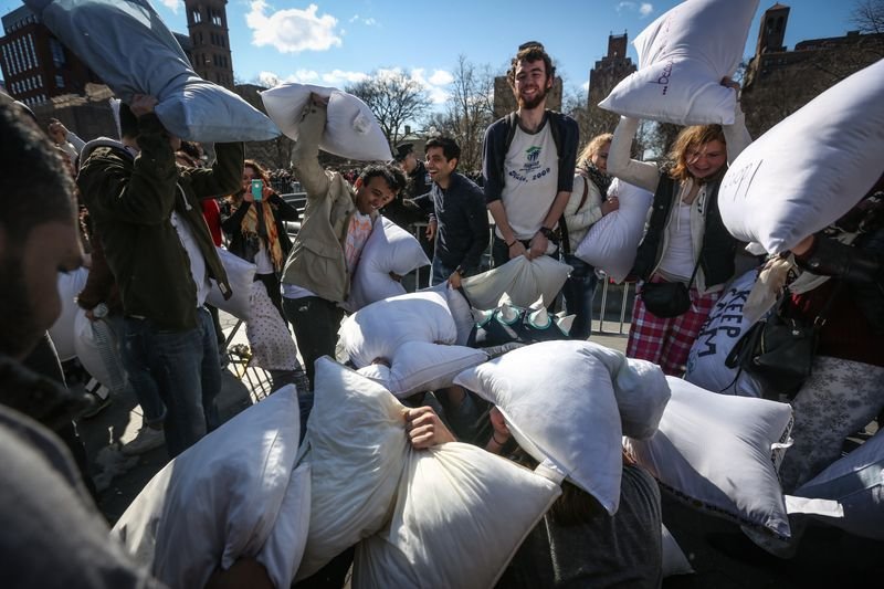 ABD'de Uluslararası Yastık Savaşı Günü kutlandı