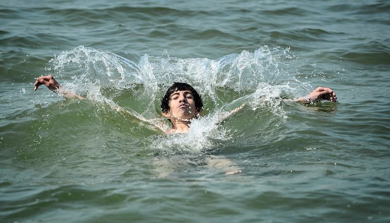 İstanbul'da sıcaktan bunalanlar sahillere akın etti