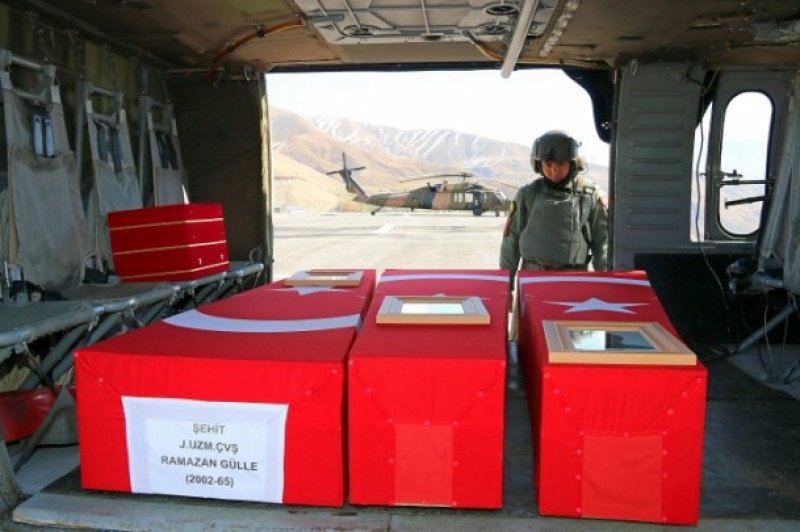Hakkari'de şehit olan askerler için ilk tören