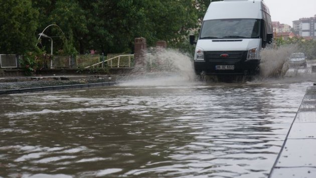 Ankara'da metroyu su bastı