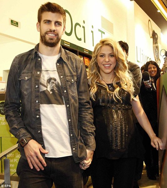 Shakira oğlu Milan'a İspanyolca öğretiyor