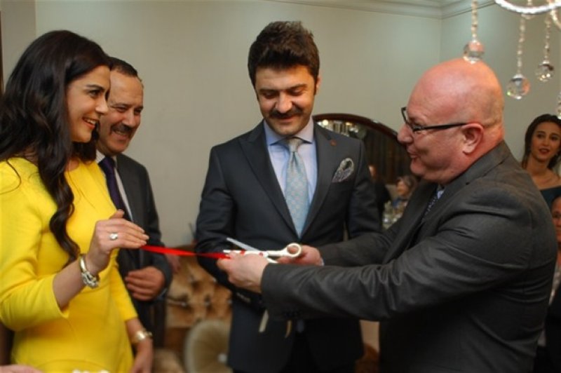 Şahin Irmak ile Asena Tuğal nişanlandı