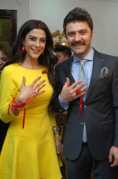 Şahin Irmak ile Asena Tuğal nişanlandı