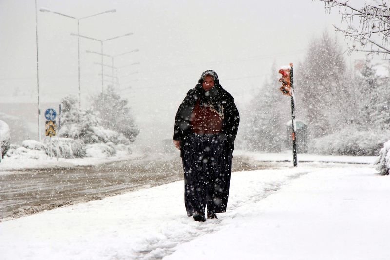 Bazı illerde kar yağışı etkili oldu