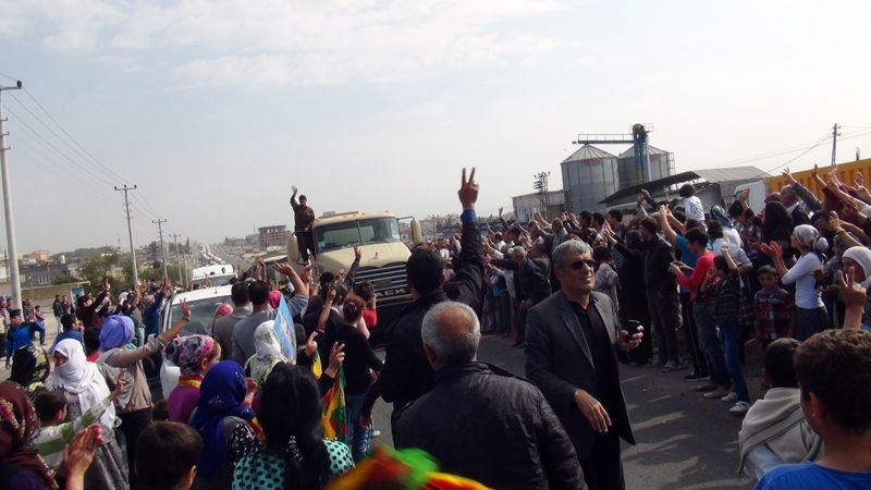Mardin'de Kobani'ye giden peşmergelere sevgi gösterisi