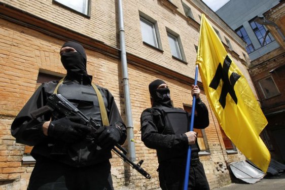 Ukrayna milliyetçileri Azov taburuna katıldı